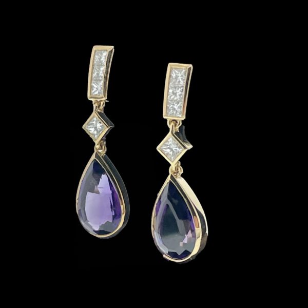 BOUCLES D'OREILLES PENDANTES EN OR JAUNE 18K DIAMANT ET AMETHYSTE – Image 4